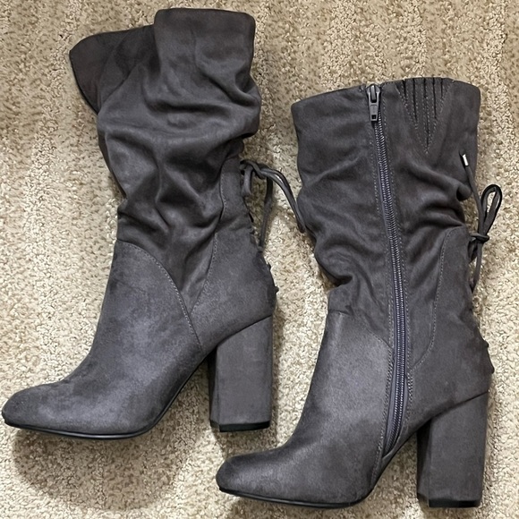 Gray brand new lace up boots. Size 5.5 - Picture 2 of 5